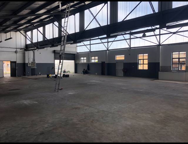 410M² WAREHOUSE RENTED IN CLAREMONT